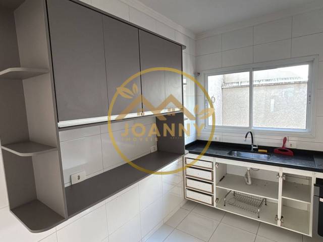 Sobrado para Venda em Jacareí - 4