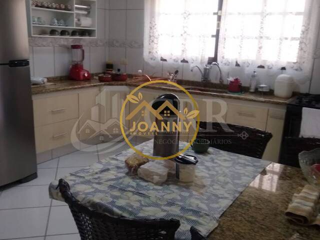 Sobrado para Venda em Jacareí - 4
